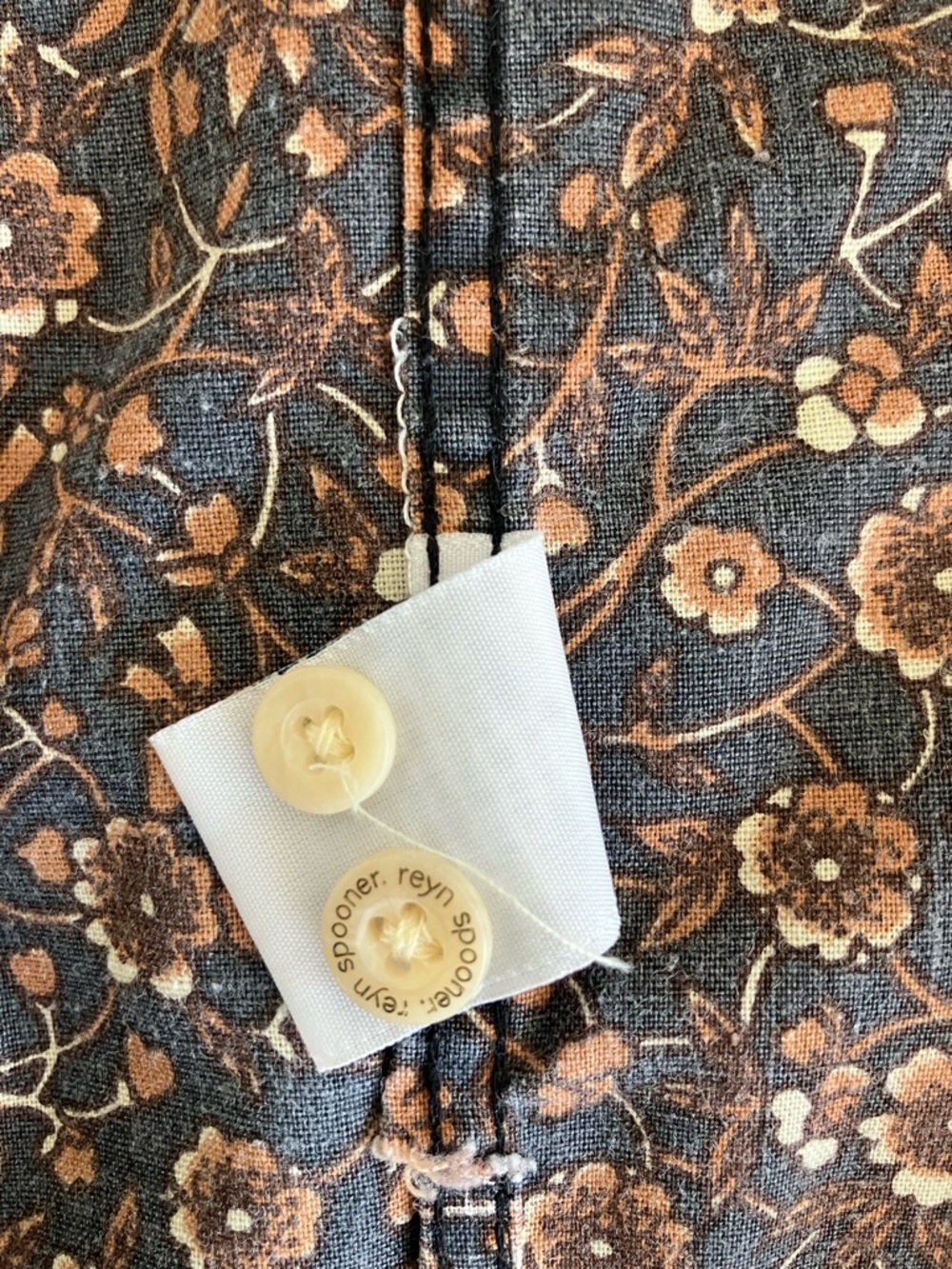 reyn spooner Short-Sleeve Floral Button-Up Aloha Shirt - Designed in Hawaii - Picture 6 of 6